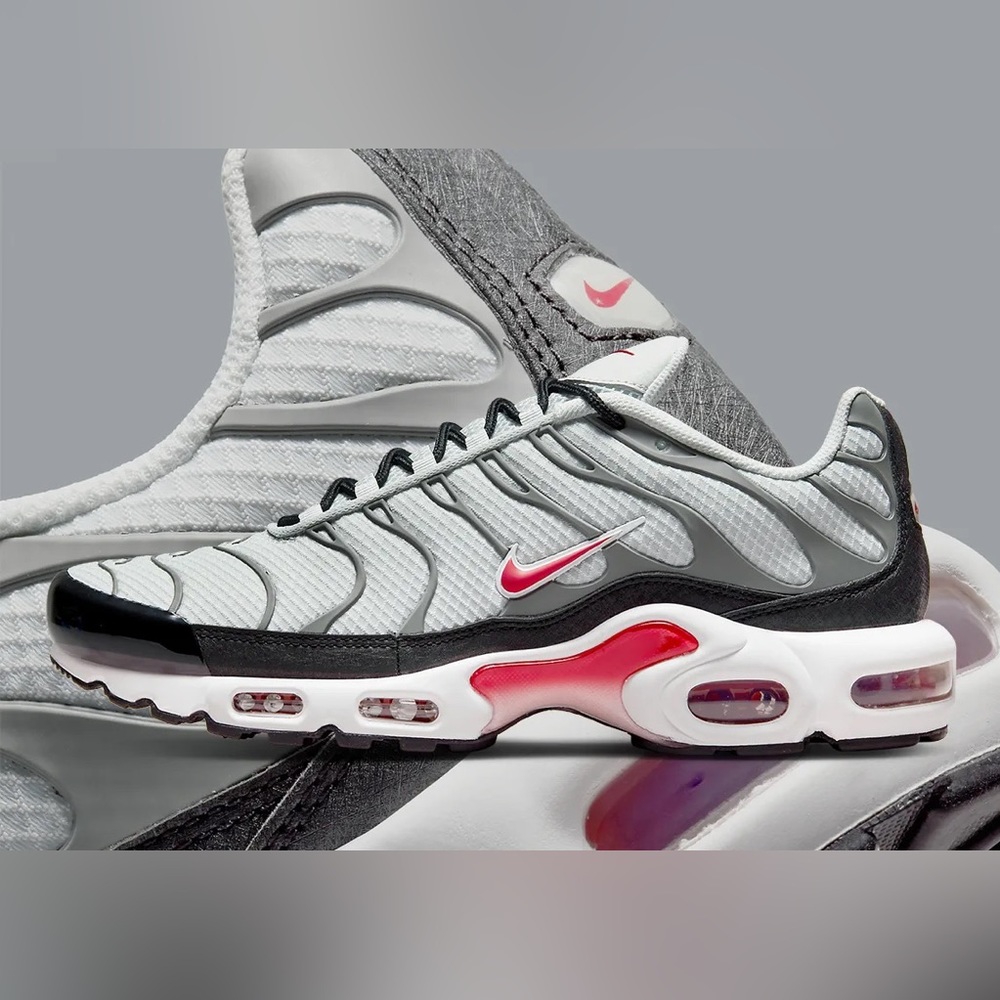 Nike Mens Air Max Plus Grey/Red DM0032 002